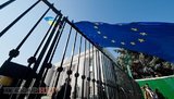 У Рады подняли флаг Евросоюза: "Орангутангов в джунгли- нас в Европу". ФОТОрепортаж