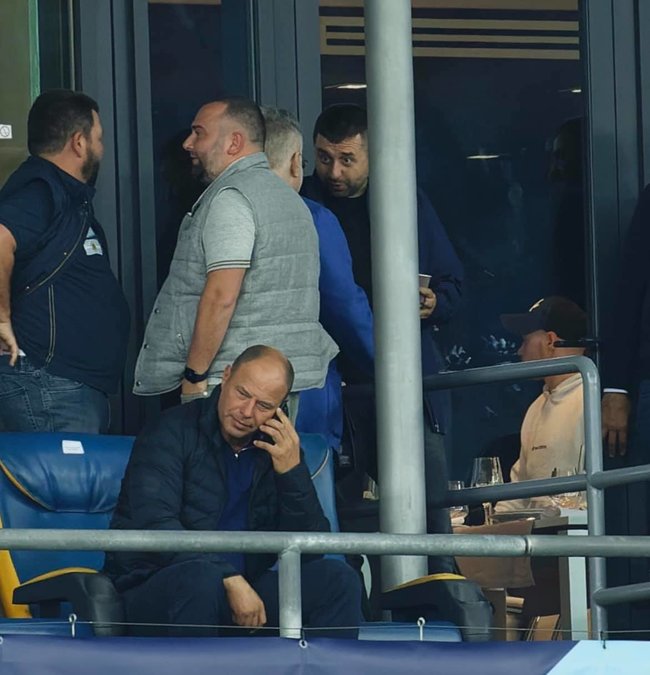 Коломойський, Арахамія, Вітренко, міністри і депутати разом сходили на футбол, - журналіст Ткач 01