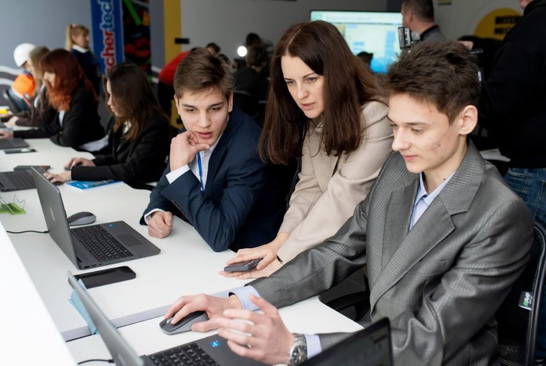 "Інтерпайп" побудував у Дніпрі 20 освітніх просторів разом із міською владою