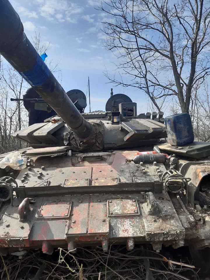 Окупанти кинули танк Т-72Б3 та втекли після атаки ЗСУ: Тепер він служитиме на користь української армії 01 Окупанти кинули танк Т-72Б3 та втекли після атаки ЗСУ: Тепер він служитиме на користь української армії 01