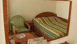В гостинице для депутатов-"бомжей" снимают Веру Брежневу и проводят дезинфекцию ионами серебра. ВИДЕО.