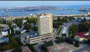 КОРУПЦІЯ У ПОРТУ ЧОРНОМОРСЬК: ЗА ЩО НОУНЕЙМ З РОСІЙСЬКИМ СЛІДОМ ОТРИМАВ ШАЛЕНІ ПІЛЬГИ?