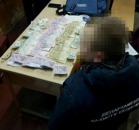 За систематическое взяточничество задержан преподаватель львовского вуза, - Нацполиция 02