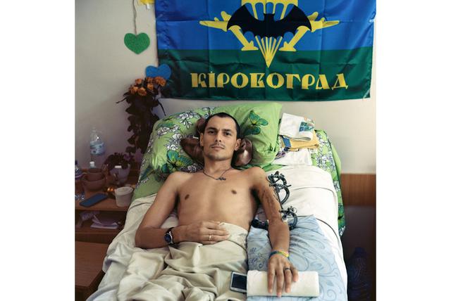 Проект українського фотографа Чекменьова зі знімками поранених воїнів зібрав близько $ 400000 для їх лікування і підтримки 25
