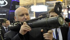 Розробка високоточного ракетного озброєння та підвищення грошового забезпечення військовослужбовців - пріоритети оборонного бюджету, - Турчинов