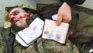 "Они лежат, не преданные земле, дикие бродячие собаки обгладывают тела", - российский сенатор Нарусова обвинила власти РФ в нежелании забирать тела погибших оккупантов