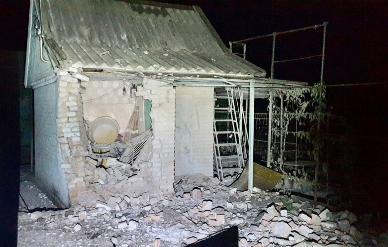 Росіяни накрили вогнем із Градів і важкої артилерії Нікопольщину, пошкоджено багатоповерхові та приватні будинки, лінії електропередач 03