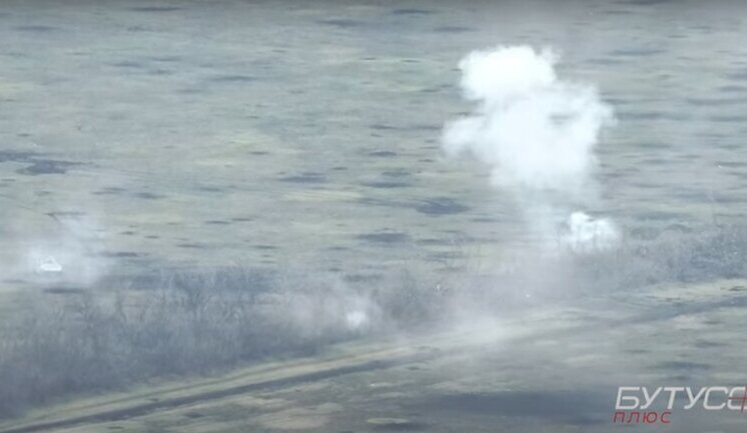 Грудень 2022 біля Пісків: Група українських воїнів підбила з Javelin російський танк та змусила окупантів тікати. ВIДЕО