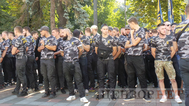 Президент обіцяв, - Нацкорпус пікетує Раду з вимогою спрощення процедури отримання громадянства учасниками АТО 04