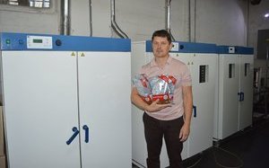 Как девелопер и политтехнолог производят полезные чипсы. ВИДЕО