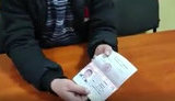"Я не хочу, чтобы меня что-либо связывало с РФ": Бывший правоохранитель РФ разорвал российский паспорт и просится в тероборону. ВИДЕО