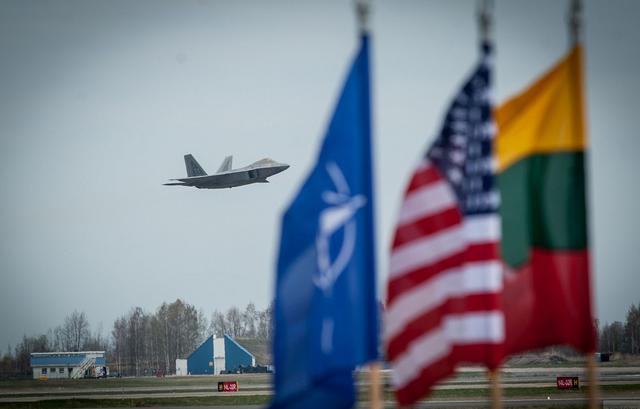 самолет истребители f-22