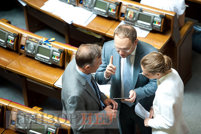 Шахов, що голосує за чотирьох, Ляшко в касці і розмова Новинського з Воропаєвим, - день роботи ВР 20 червня 04