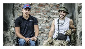 "Мені в спину прилетіло ще 4 кулі: лежиш і не віриш, що живий, тому що пам'ятаєш, що тебе просто розстріляли", - розповідь двох друзів-десантників про своє життя без можливості ходити після важких поранень
