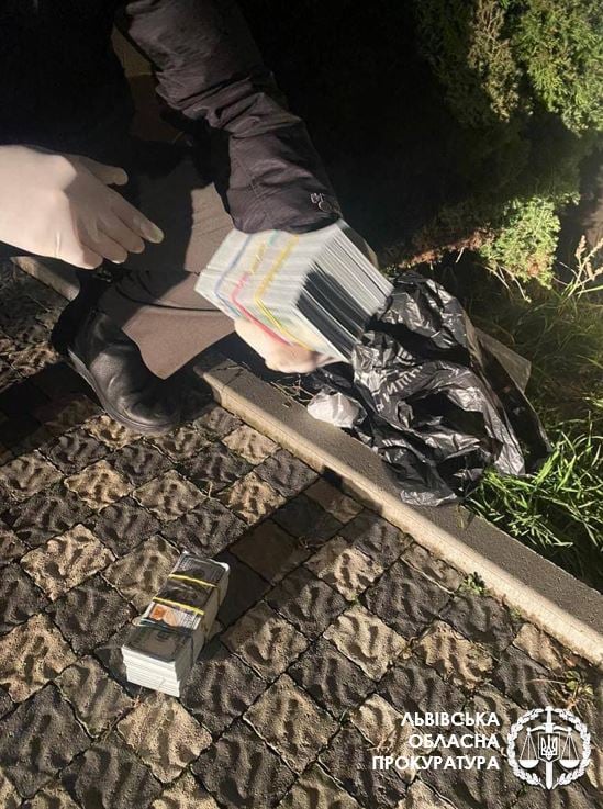 У бизнесмена на Закарпатье вымогали $100 тыс. долга: преступники задержаны 01