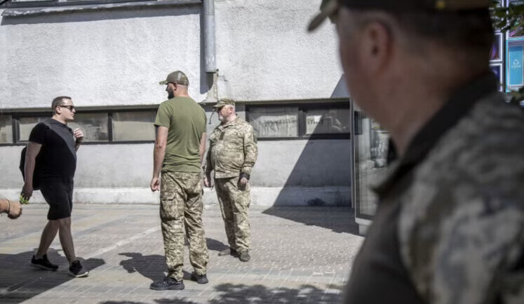 Военных ТЦК нужно убрать с улиц. Они не должны общаться с военнообязанными, - Решетилова
