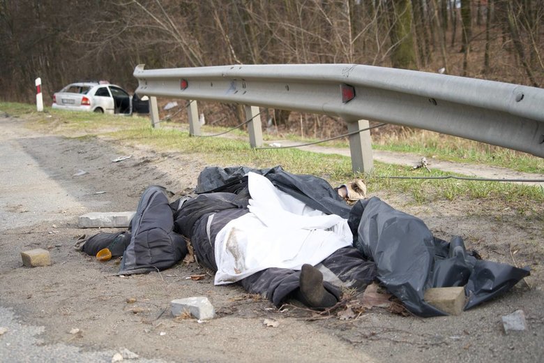 Many civilian cars and bodies of civilians shot by Russian occupiers in forests near Kyiv 04