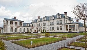 Розкішний маєток за $ 35 млн, перельоти чартером на Камчатку пополювати й охорона з особистим реаніматологом, - російські ЗМІ про життя зіц-олігарха-втікача Курченка. ФОТОрепортаж