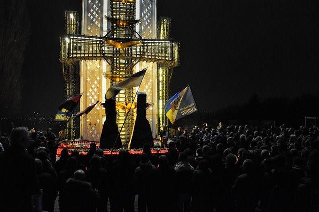 Националисты провели в Киеве акцию памяти жертв Голодомора 03