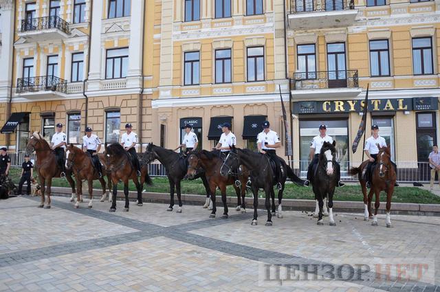 Вручение президентского штандарта и исполнение желания онкобольного мальчика - в Киеве отпраздновали день Национальной полиции 02