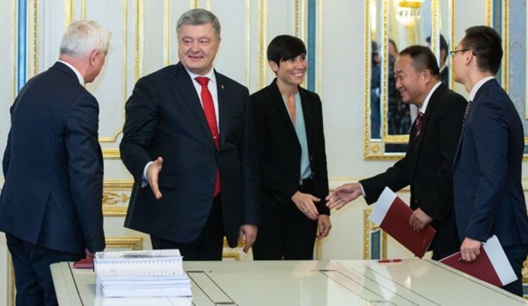 Порошенко запропонував Норвегії взяти шефство над будь-яким населеним пунктом на Донбасі