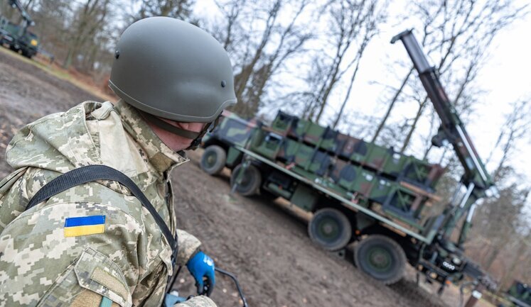Міністр оборони Німеччини оголосив про пакет військової допомоги Україні на 1,3 мільярда євро