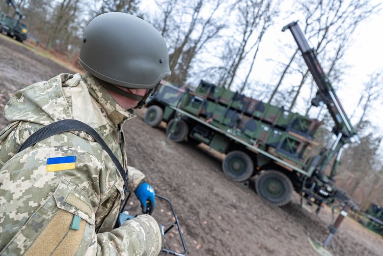 Germany starts training group of Ukrainian soldiers on Patriot air defence systems 01
