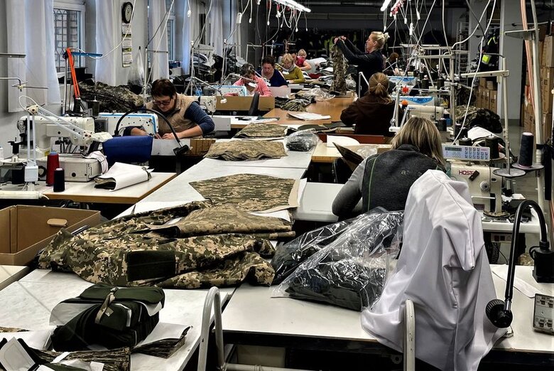 Зимнюю форму для украинских военных начали шить в Латвии 02 Зимнюю форму для украинских военных начали шить в Латвии 02