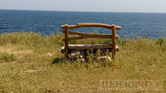 Стародавній маяк, гори мідій і найчистіше в Україні море: життя острова Зміїного 19 Стародавній маяк, гори мідій і найчистіше в Україні море: життя острова Зміїного 19
