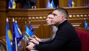 "Большой мотивационный пакет будет побуждать мужчин идти на службу по контракту", - "слуга народа" Копытин о законе о мобилизации
