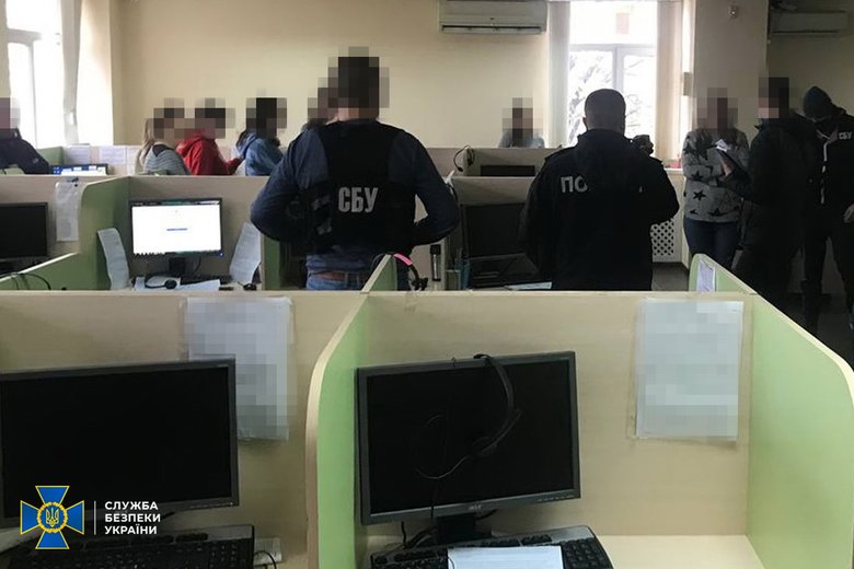 СБУ разоблачила работу сети украинских колл-центров, выполнявших заказы Госдумы, Пенсионного фонда РФ, телеканала НТВ+ и российских банков 01