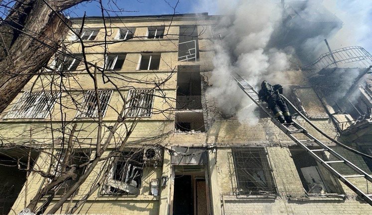 Ruscists struck high-rise building in Dnipro: there are casualties. VIDEO&PHOTOS