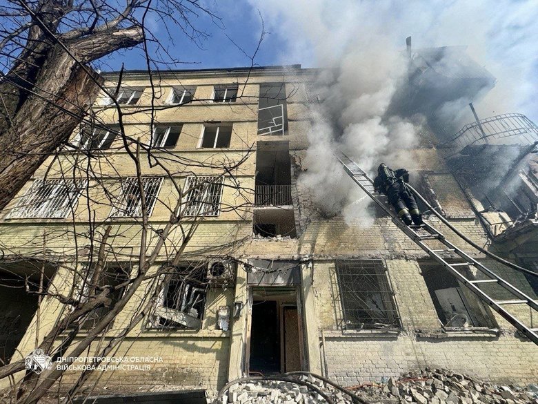 РФ вдарила по будинку в Дніпрі: що відомо?