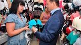 Ляшко примерил розовый лифчик. ФОТОрепортаж