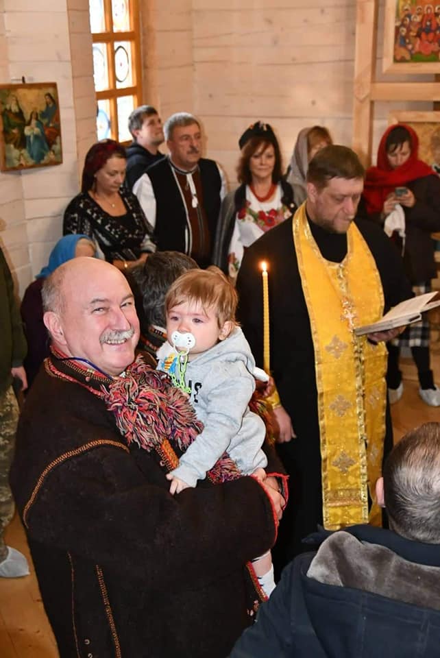 В прифронтовой Карловке волонтеры завершили строительство православного храма 02