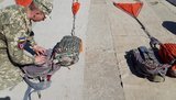 Десантники 79-й ОДШБр выполняют программу парашютных прыжков, - Минобороны. ФОТОрепортаж