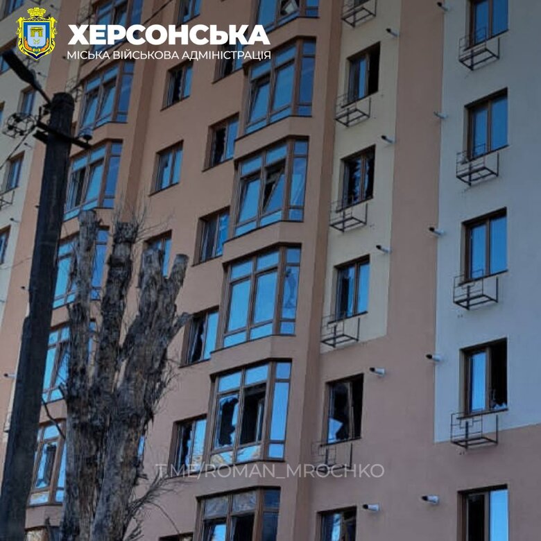 Наслідки ворожих обстрілів Херсону 05