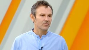Пренебрежение к добровольцам приведет не к миру, а к гневу, - Вакарчук