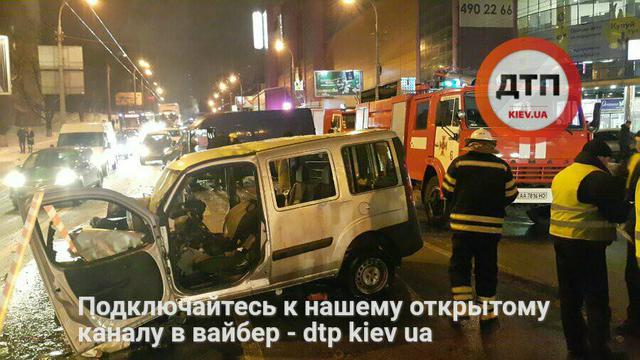 Вследствие ДТП в столице погибла женщина, 9 человек госпитализированы 01