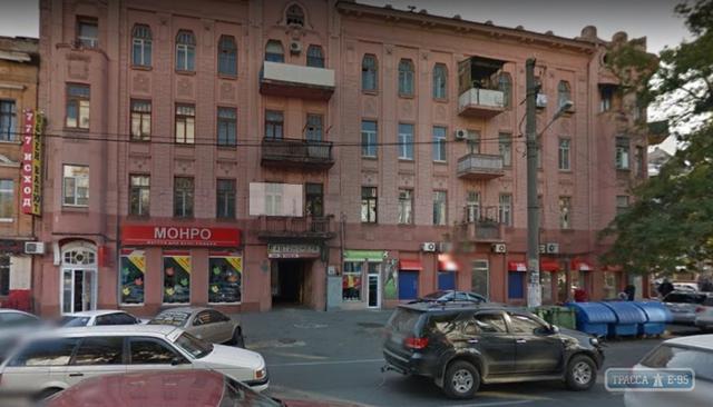 В історичній будівлі Одеси обвалилася стеля 01