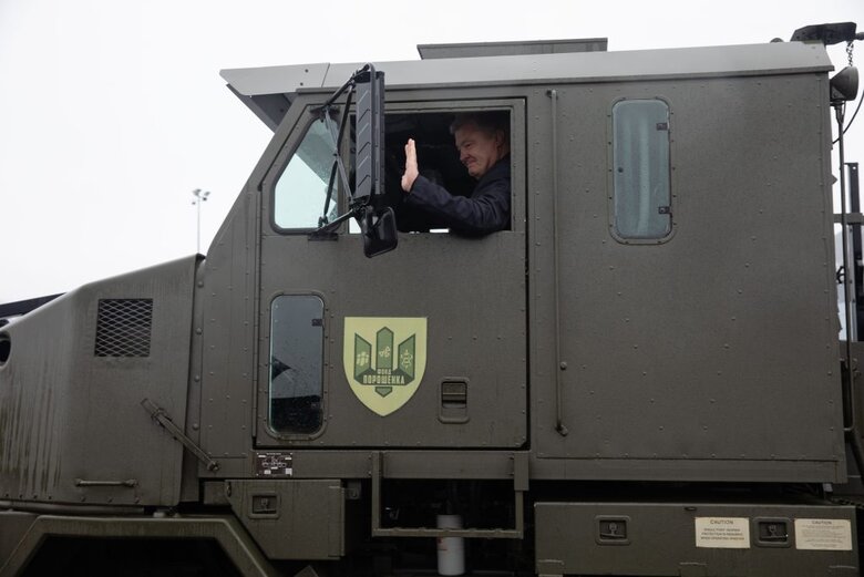 Воинам 43-й ОАБр передадут самый большой в мире тягач Oshkosh 01 Воинам 43-й ОАБр передадут самый большой в мире тягач Oshkosh 01