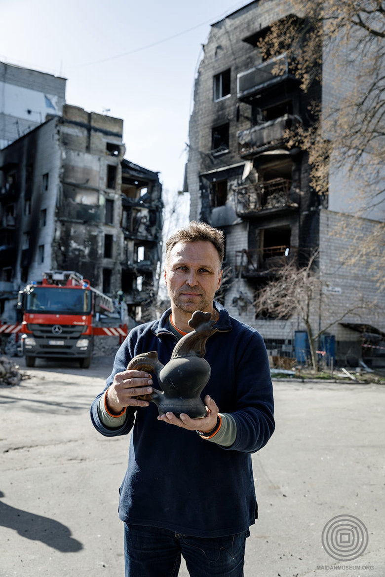 Кухонна шафа з керамічним півником з деокупованої Бородянки стала надбанням музейного фонду України 06 Кухонна шафа з керамічним півником з деокупованої Бородянки стала надбанням музейного фонду України 06