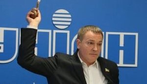Колесниченко и активистка - обмен фекалиями: "Мы еще не работали с таким веществом". ФОТО + ВИДЕО