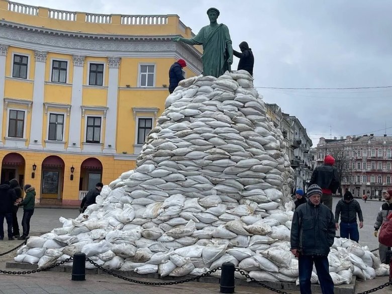 В Одесі рятують від можливих бомбардувань памятник Дюку 02