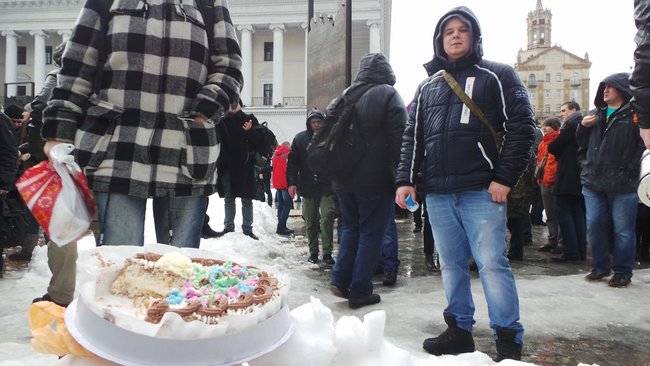 У центрі Києва відбулась акція Кава на Майдані, учасників пригощали тортами та цукерками 21