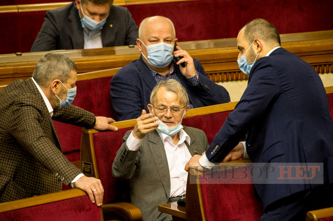 Мисягін у кріслі прем’єра, Яценко і Качура за колоною, краплі Кабанова і поцілунок слуг народу Марченко і Стефанчука, - робота ВР 18 грудня 23