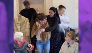 Animal rights activists from RETA handed over thousand fur coats to Ukrainian women: "They are only ones who can wear these symbols of suffering without feeling guilty". PHOTO