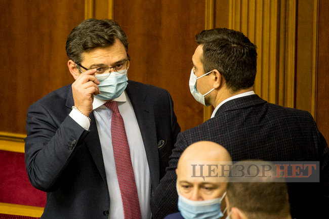 Мисягін у кріслі прем’єра, Яценко і Качура за колоною, краплі Кабанова і поцілунок слуг народу Марченко і Стефанчука, - робота ВР 18 грудня 21