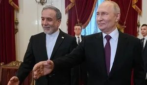 Путин сказал главе МИД Ирана Арагчи, что РФ "будет делать все возможное" для мира на Ближнем Востоке