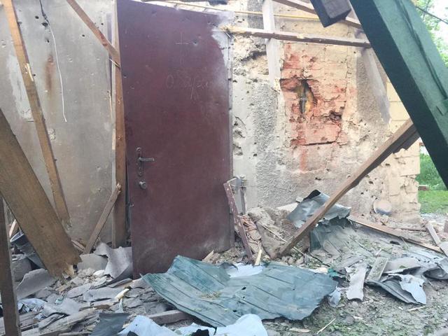 Two sisters aged six and seven orphaned as militants shelled Avdiivka 03